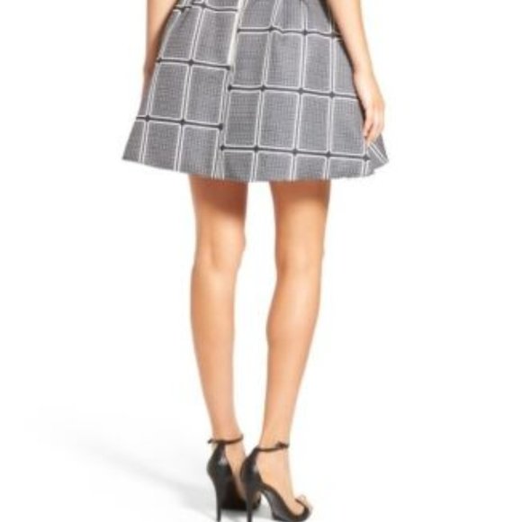 MAC DUGGAL EMBELLISHED PRINT SKATER FIT & FLARE DRESS sz 8 - Picture 7 of 7